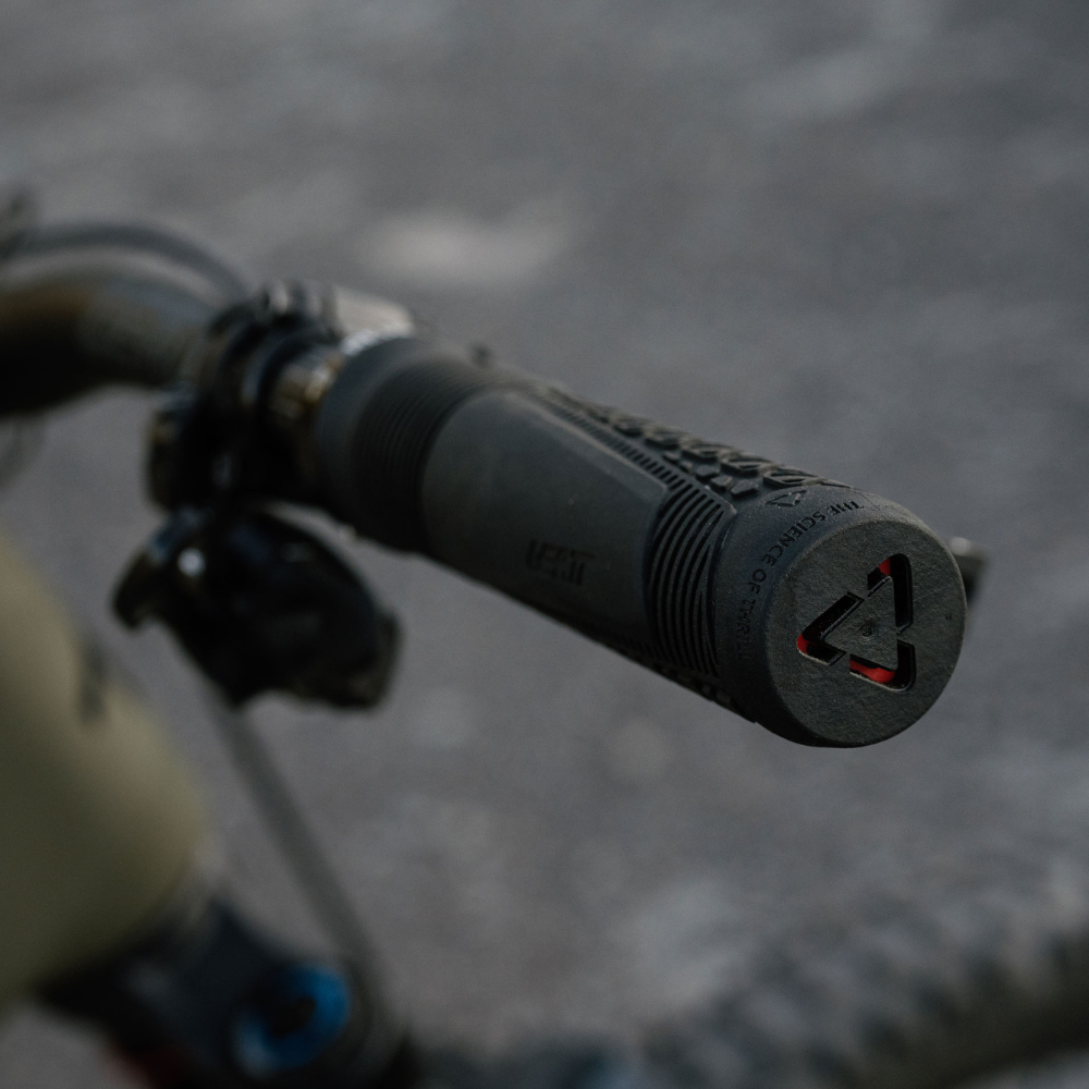 Manopla Reaflex 6.0 Regular 31mm Preta - Leatt